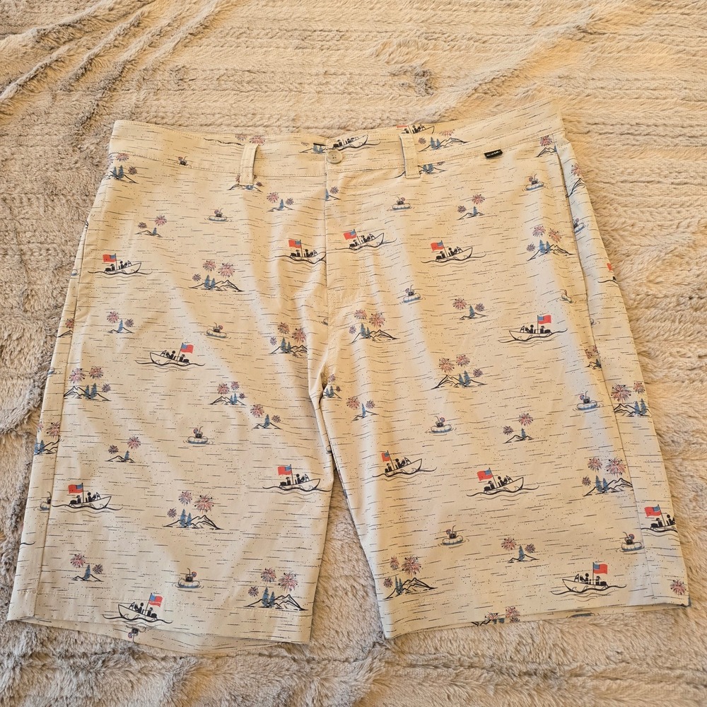 Travis Mathew Mens 40 Tan Boat Firework American Flag Golf Shorts Patriot Khaki
